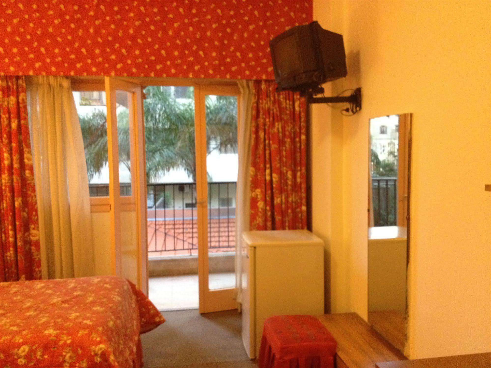 Embassy Hotel Beirut Esterno foto