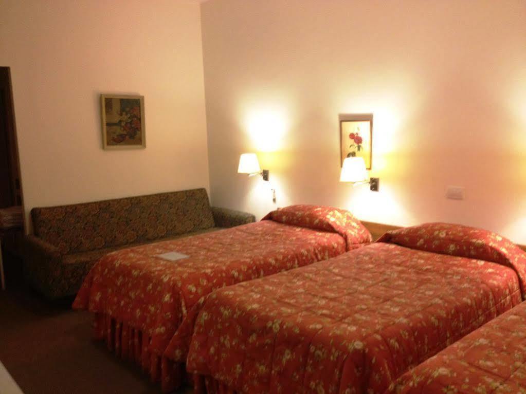 Embassy Hotel Beirut Esterno foto